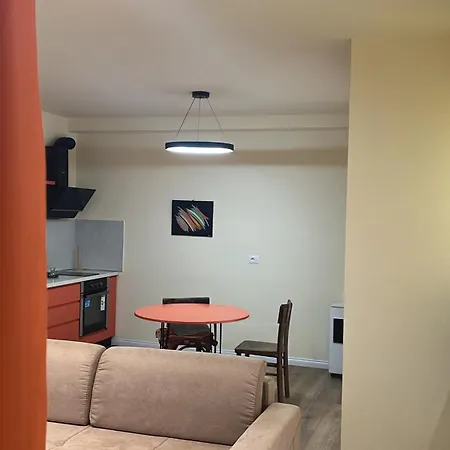 Apartmán Sweet Yellow Palace, Pazari I Ri