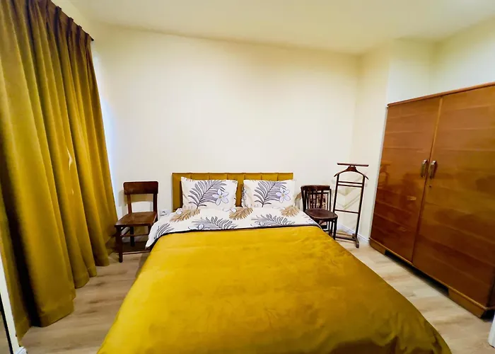 Sweet Yellow Palace, Pazari I Ri Tirana