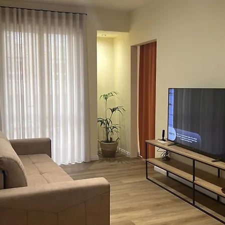Sweet Yellow Palace, Pazari I Ri Apartment