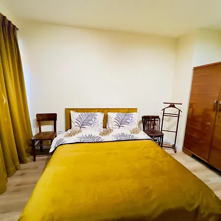 Sweet Yellow Palace, Pazari I Ri Tirana