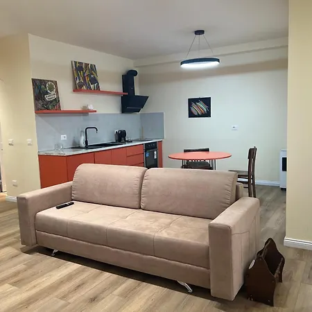 Sweet Yellow Palace, Pazari I Ri Apartman *