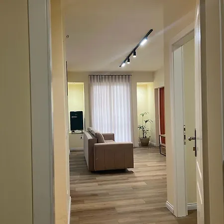 Sweet Yellow Palace, Pazari I Ri Apartment *
