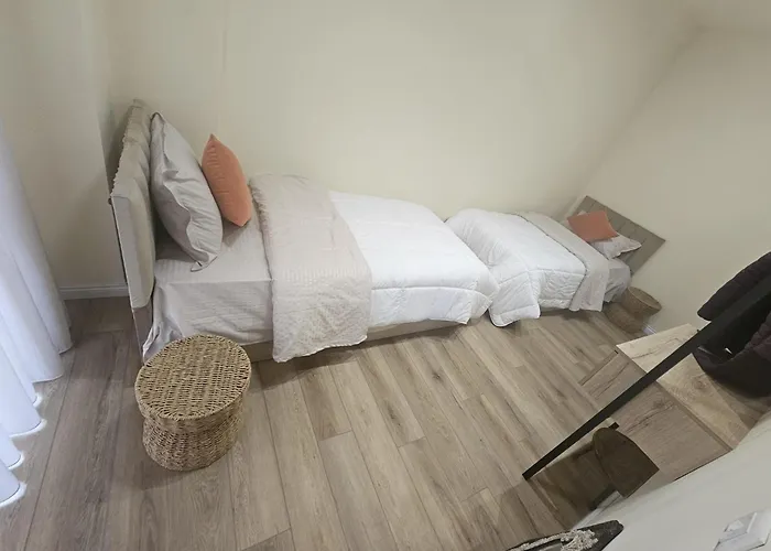 Sweet Yellow Palace, Pazari I Ri Appartamento