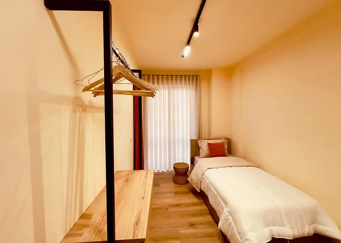 Sweet Yellow Palace, Pazari I Ri Apartman *