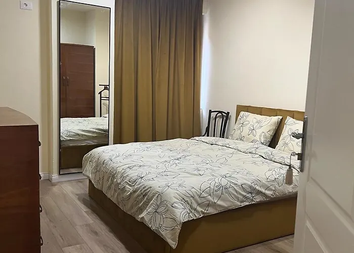 Sweet Yellow Palace, Pazari I Ri